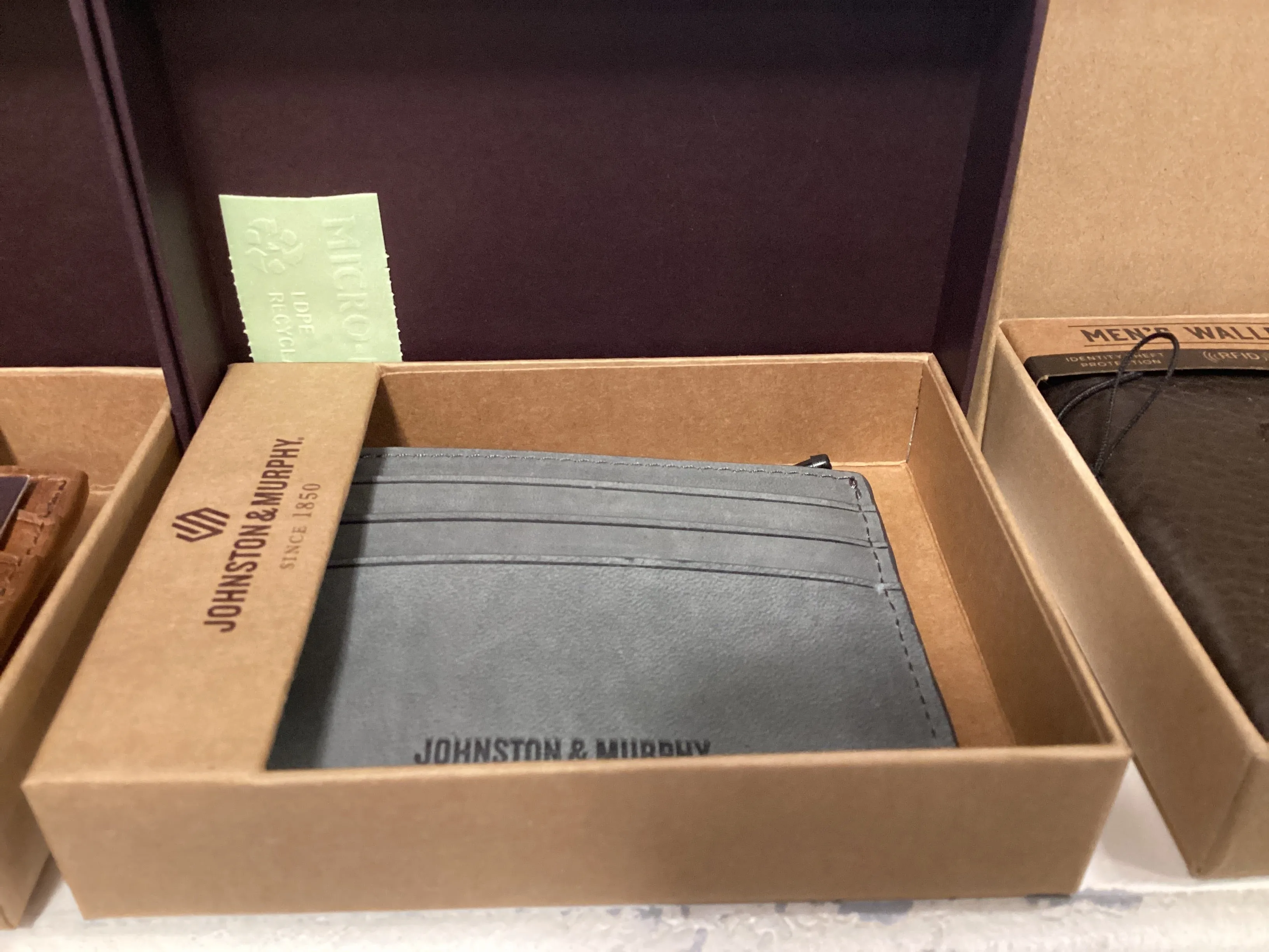04611707 Weekender Wallet gray by Johnston & Murphy