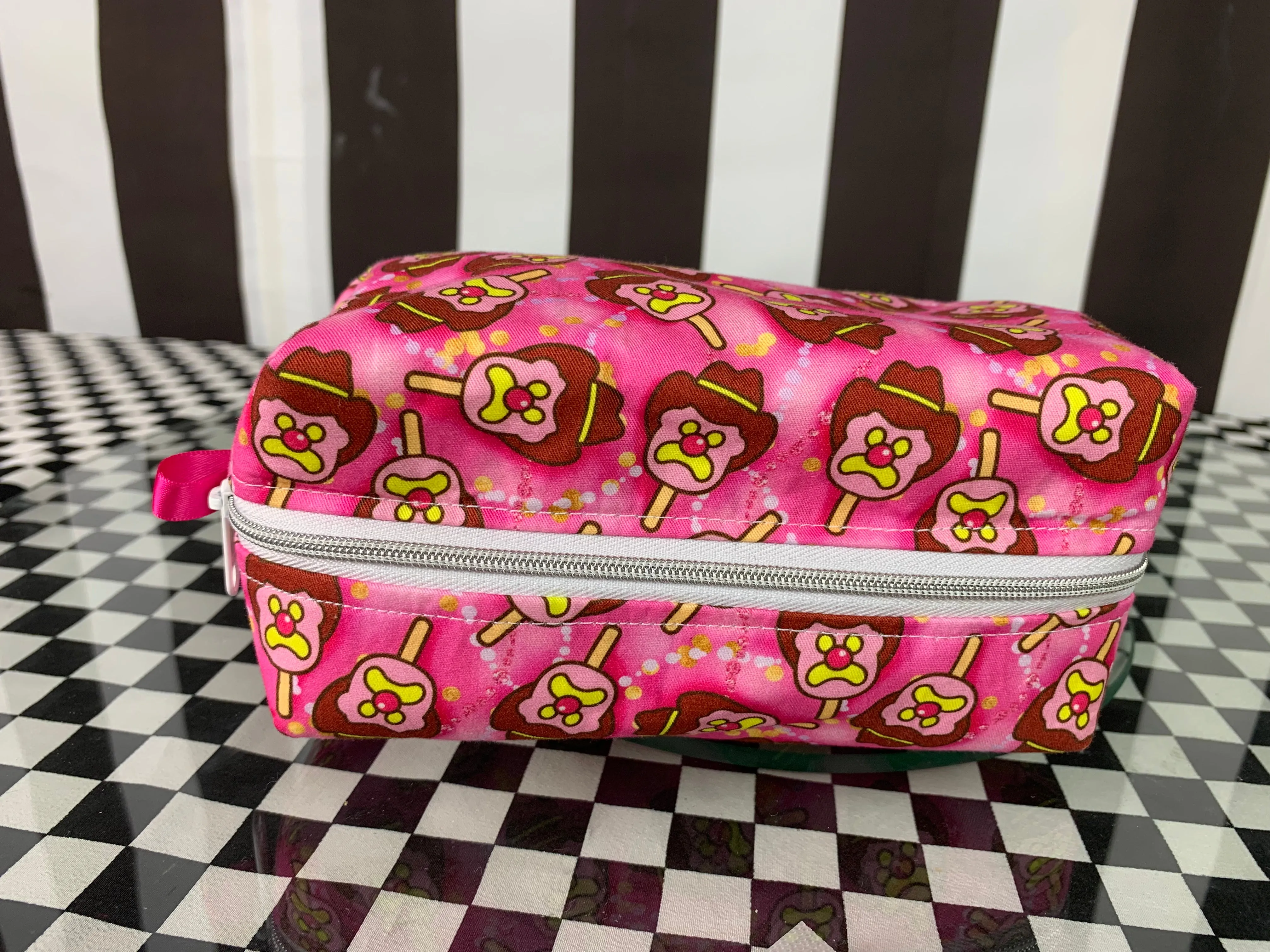 Bubble bill boxy pouch