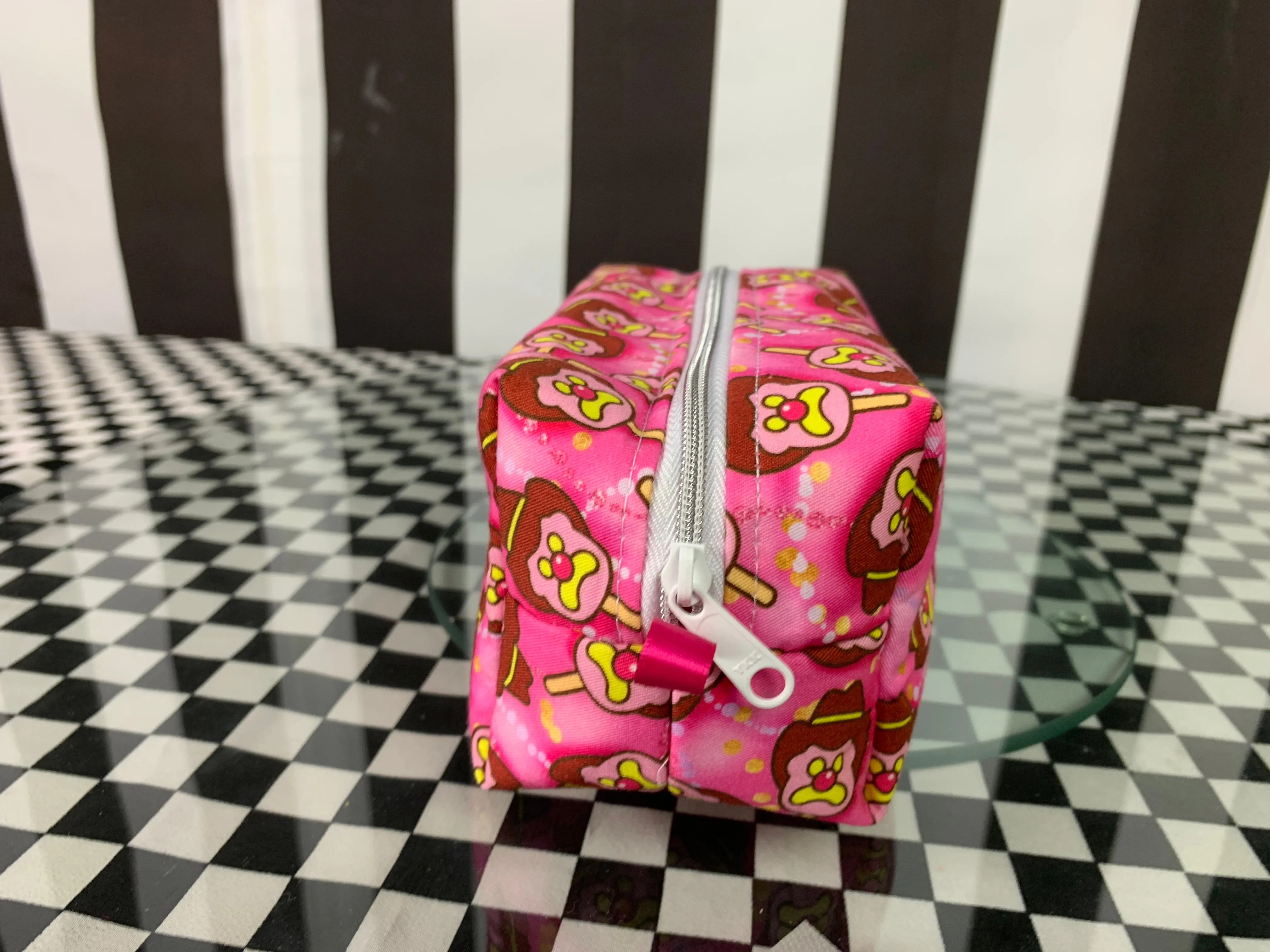 Bubble bill boxy pouch