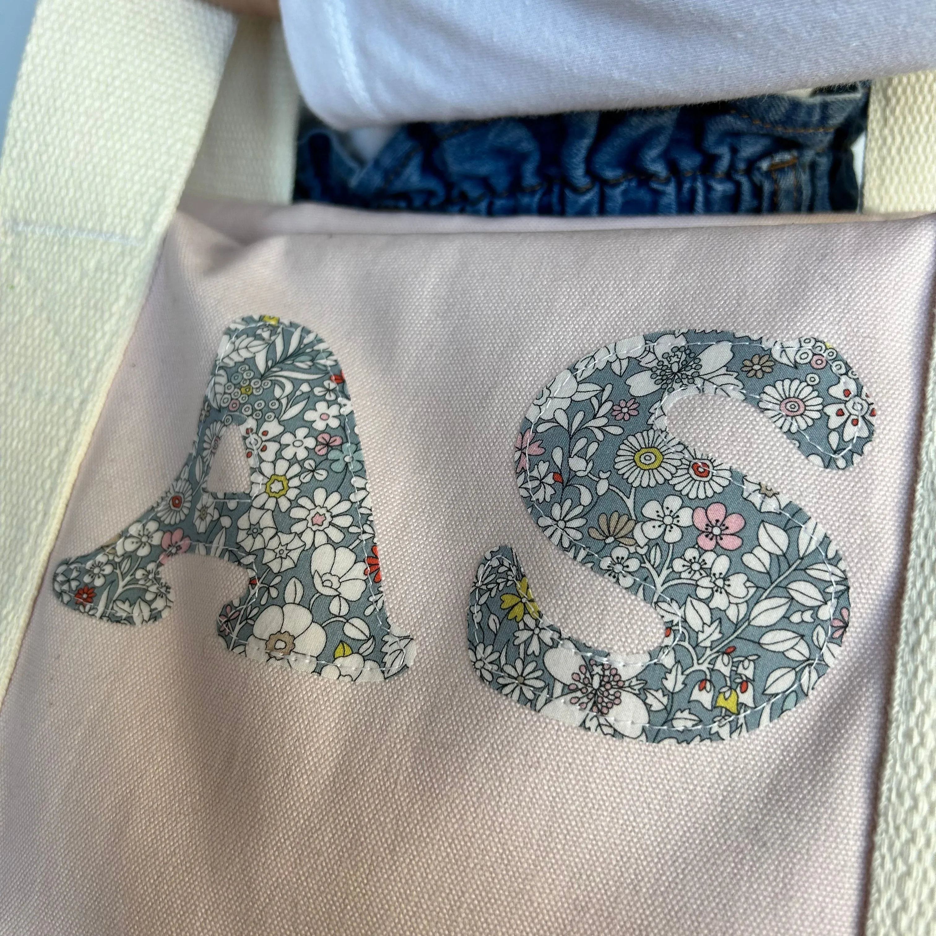 Double initial barrel bag.