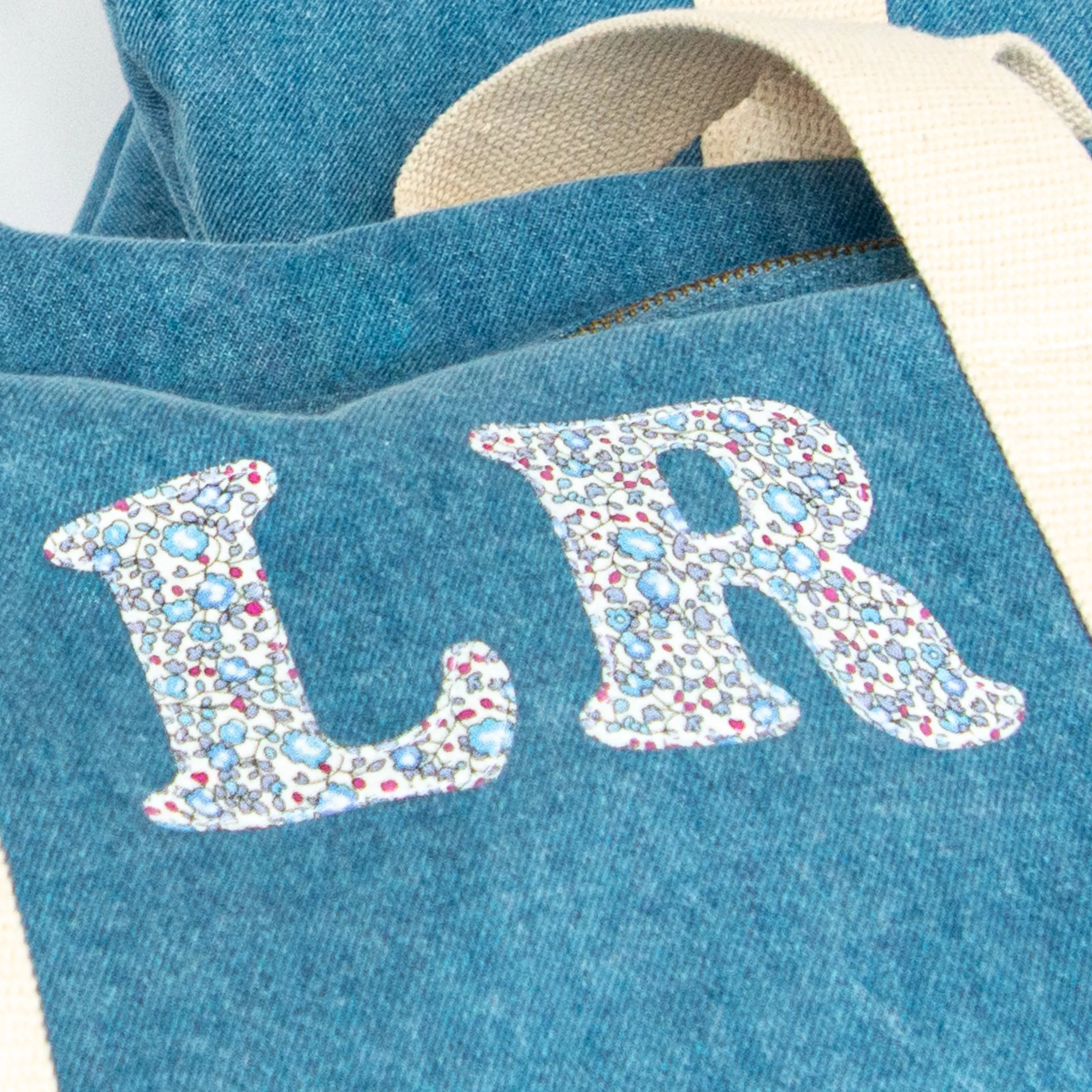Double initial barrel bag.
