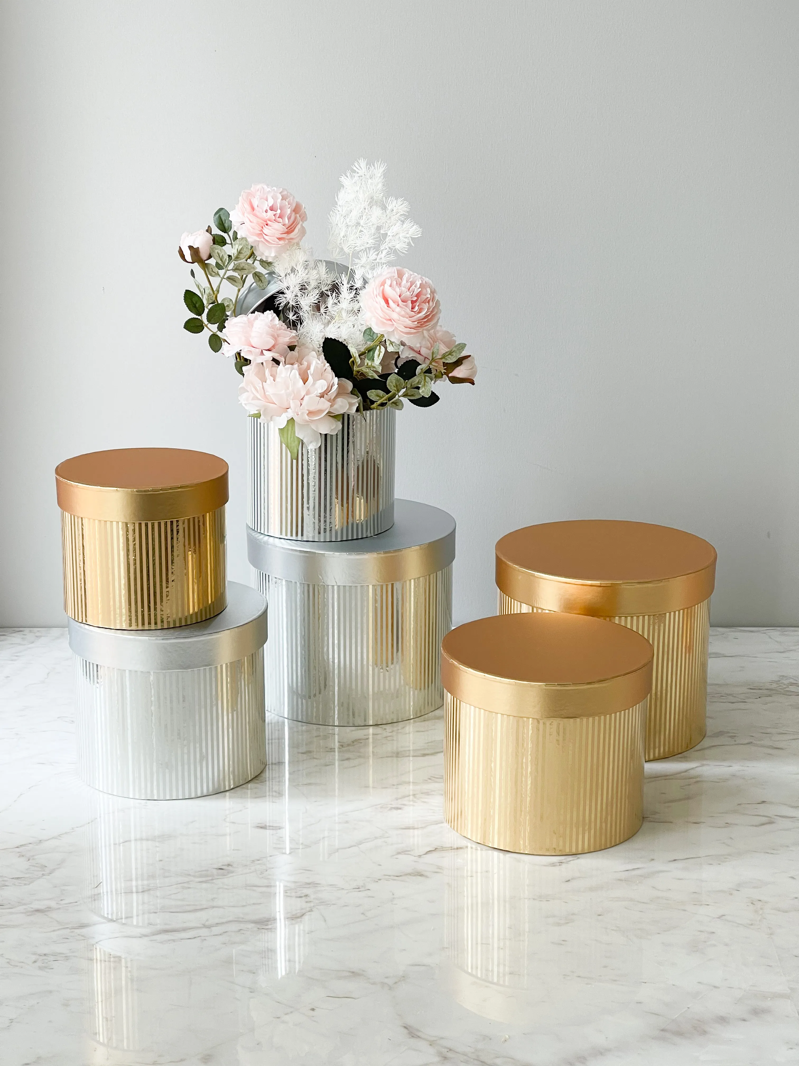 Round Flower Box With Vertical Lines