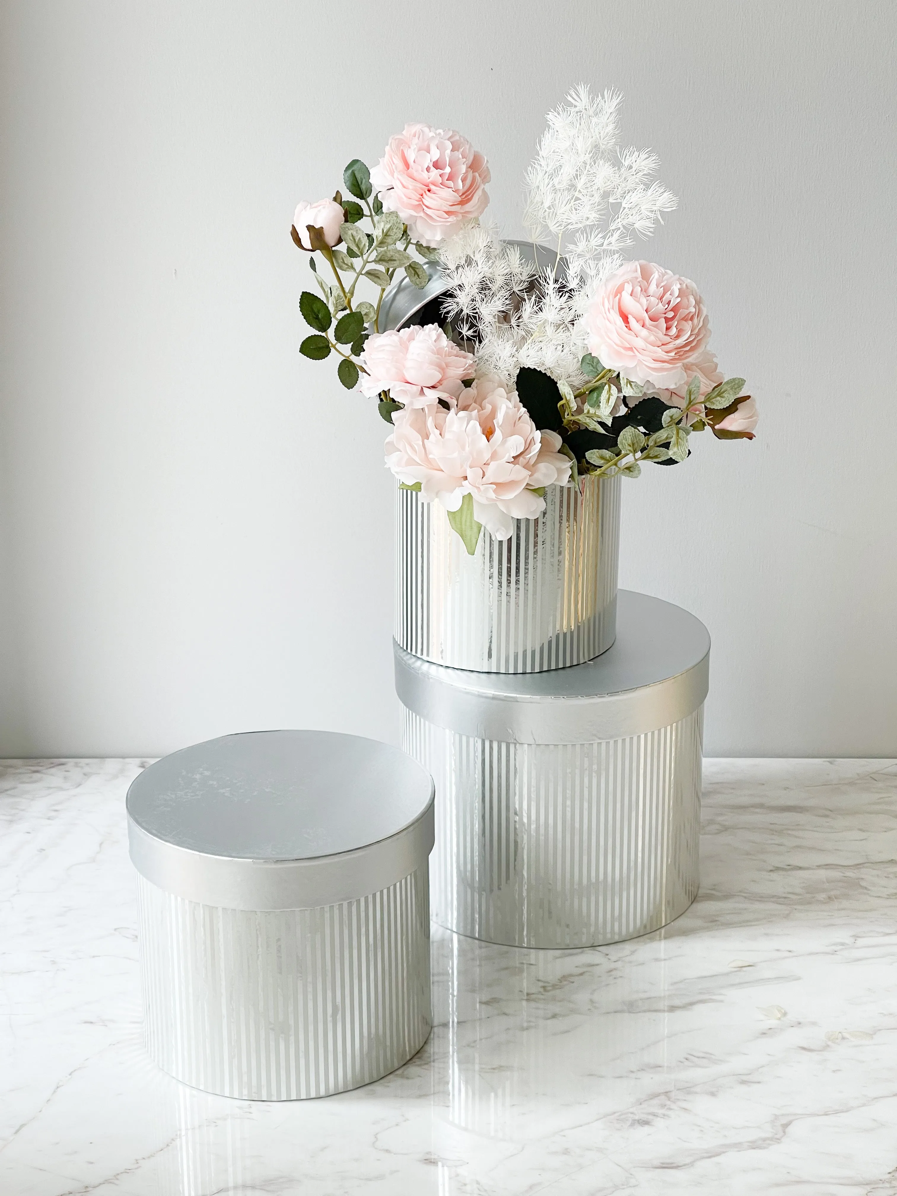Round Flower Box With Vertical Lines
