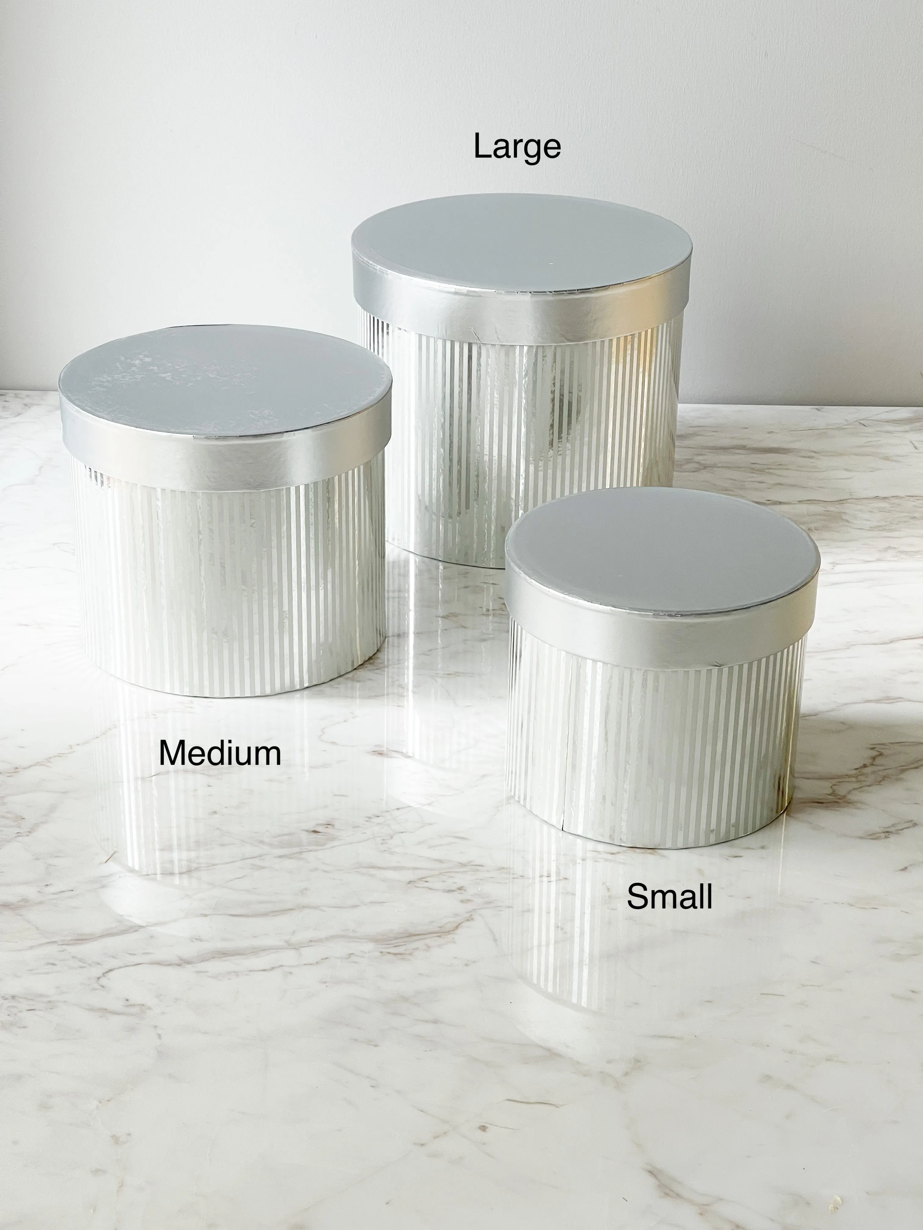 Round Flower Box With Vertical Lines