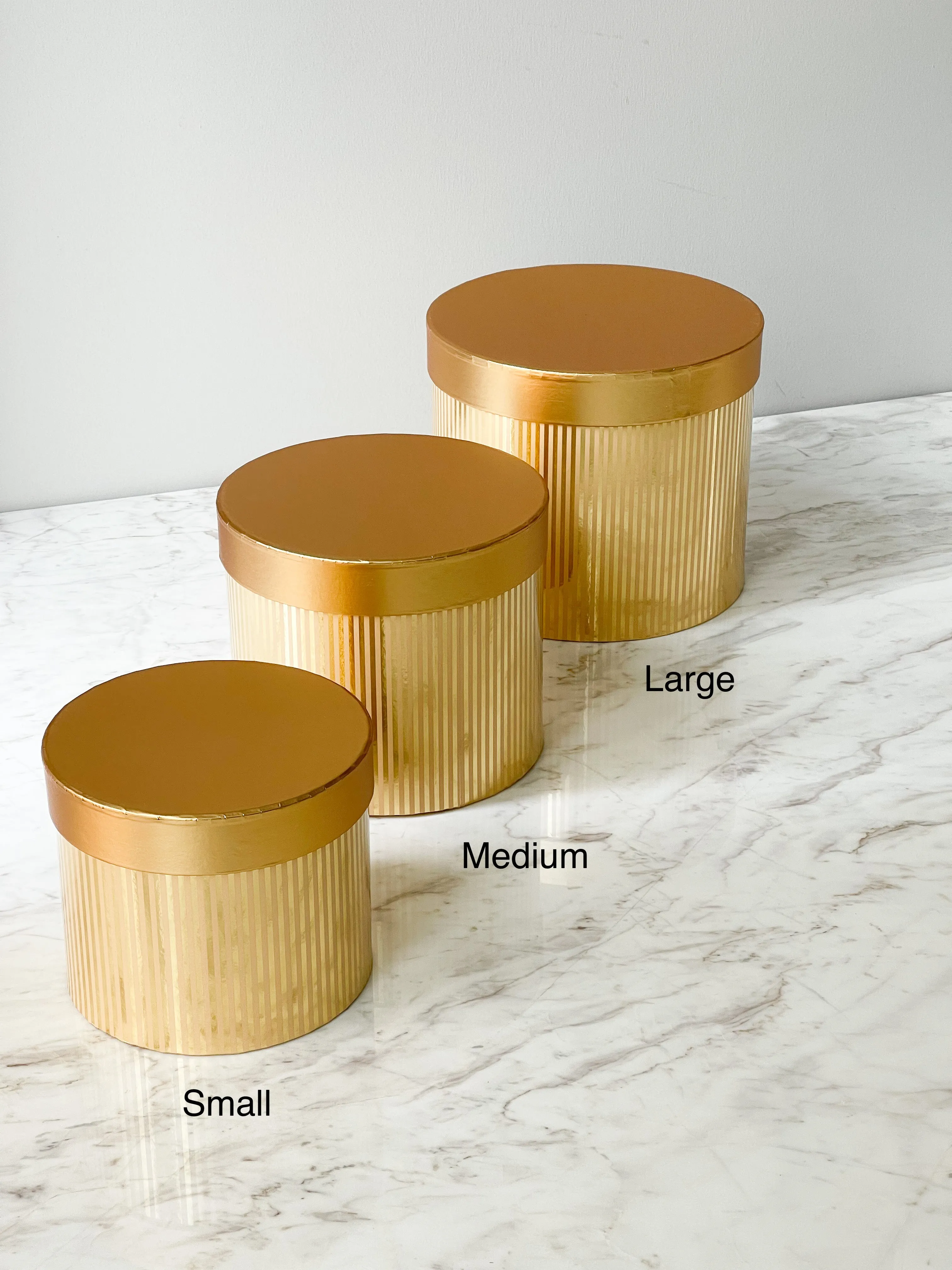 Round Flower Box With Vertical Lines