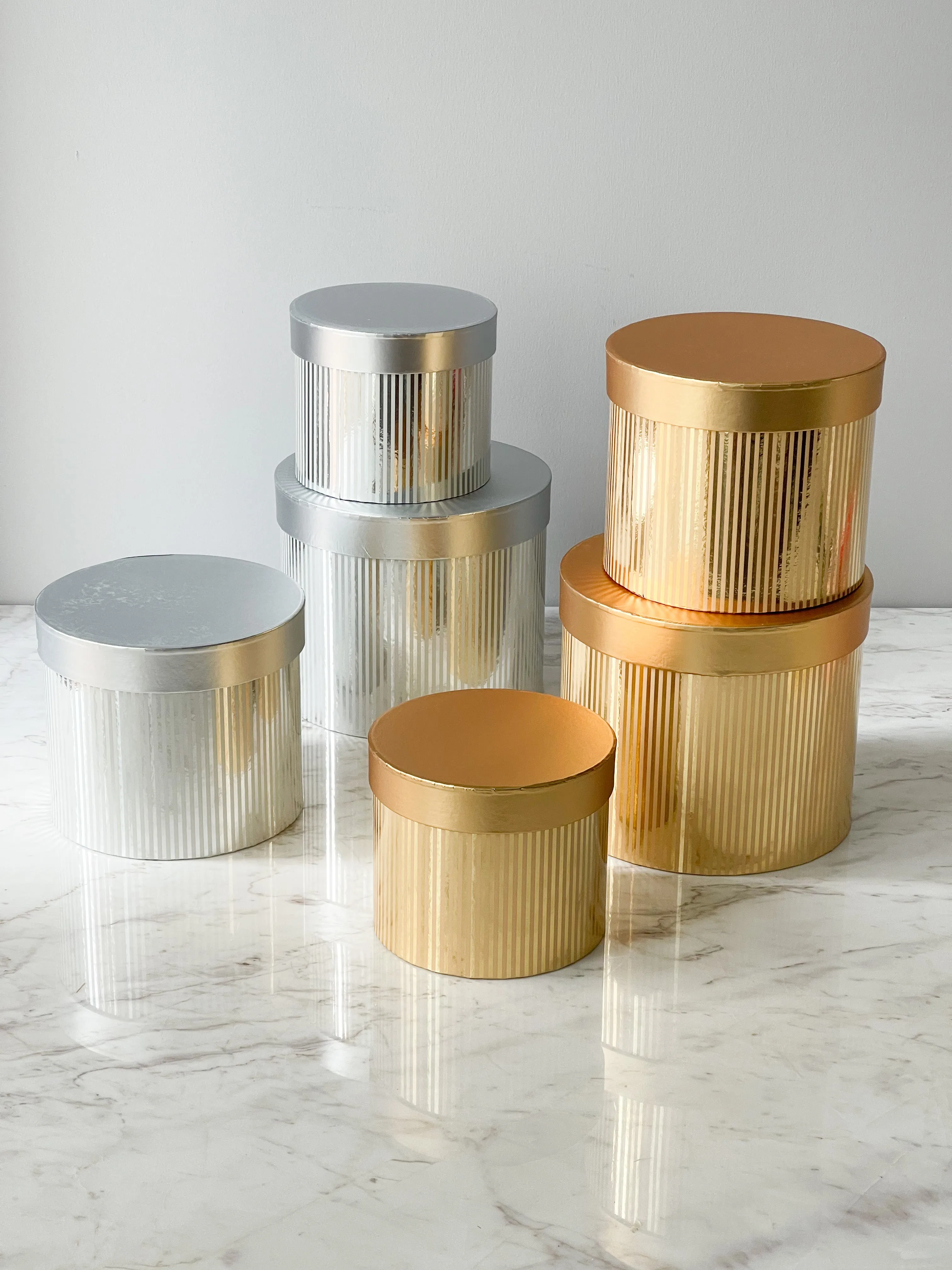 Round Flower Box With Vertical Lines