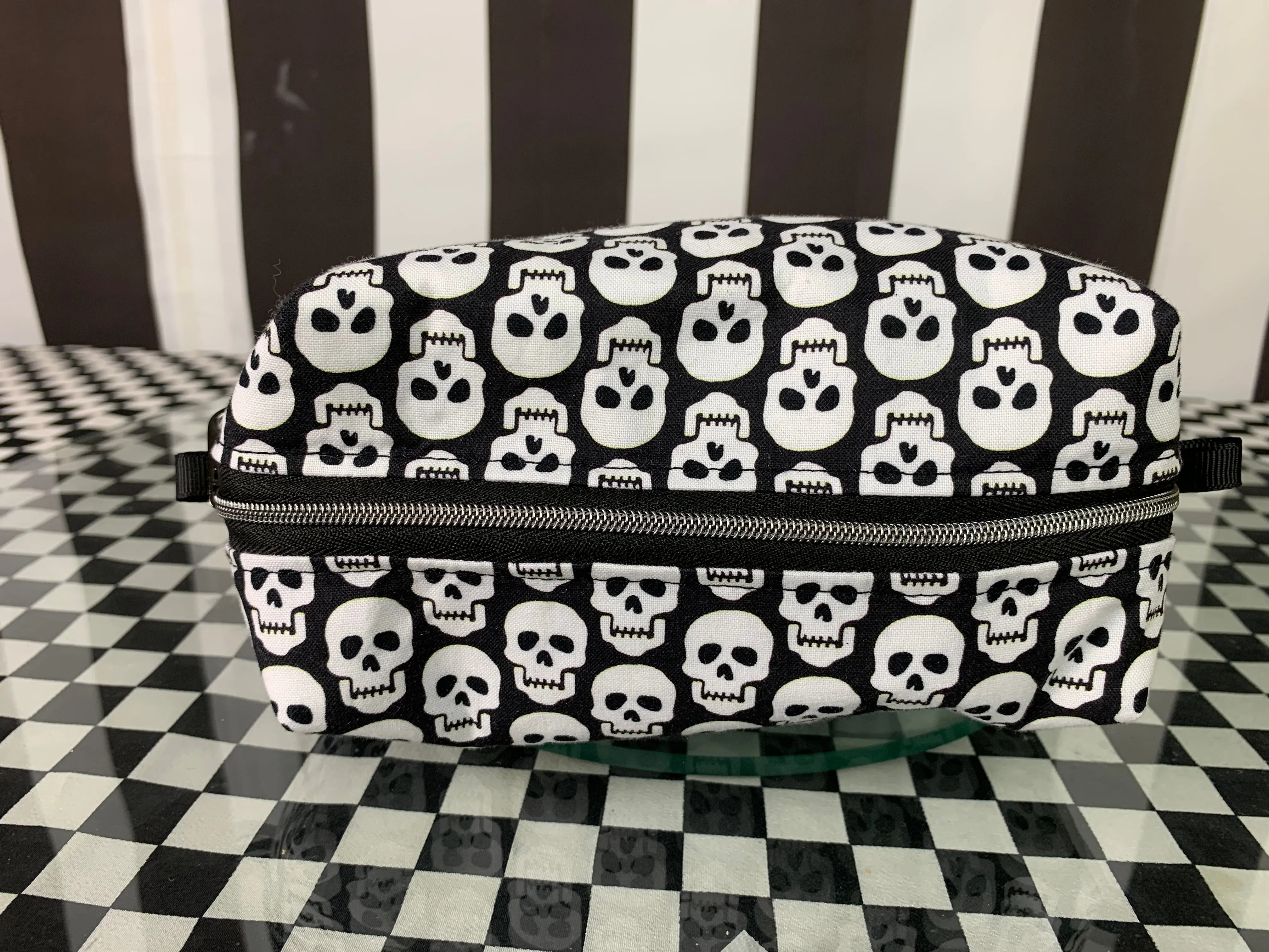Skull boxy pouch