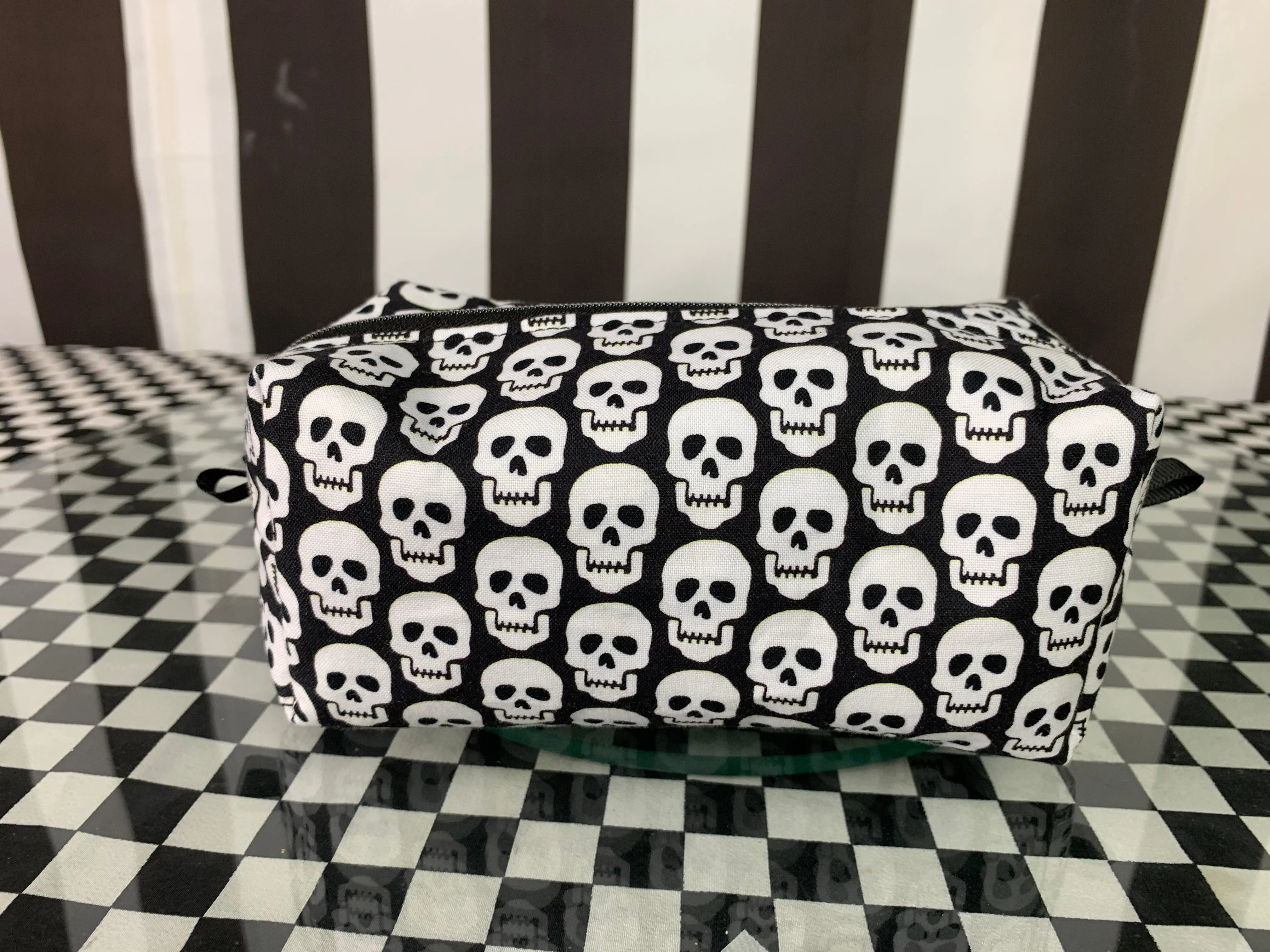 Skull boxy pouch