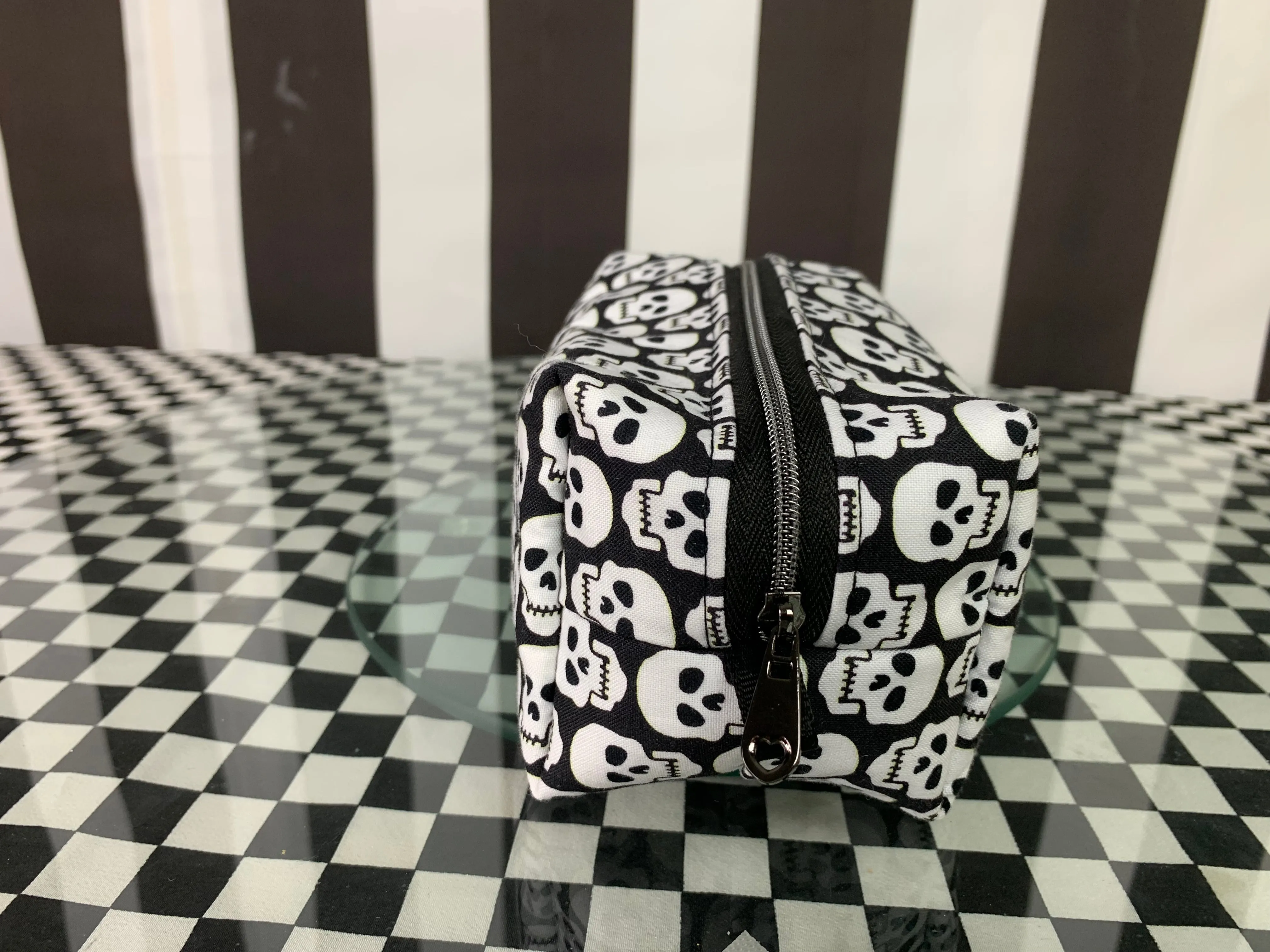 Skull boxy pouch