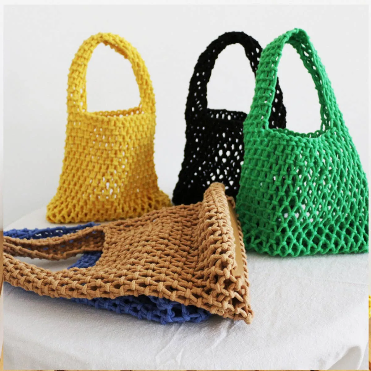 SOLID COLOR HOLLOW MESH WOVEN BUCKET BAG_CWAB1989: Black / (OS) 1