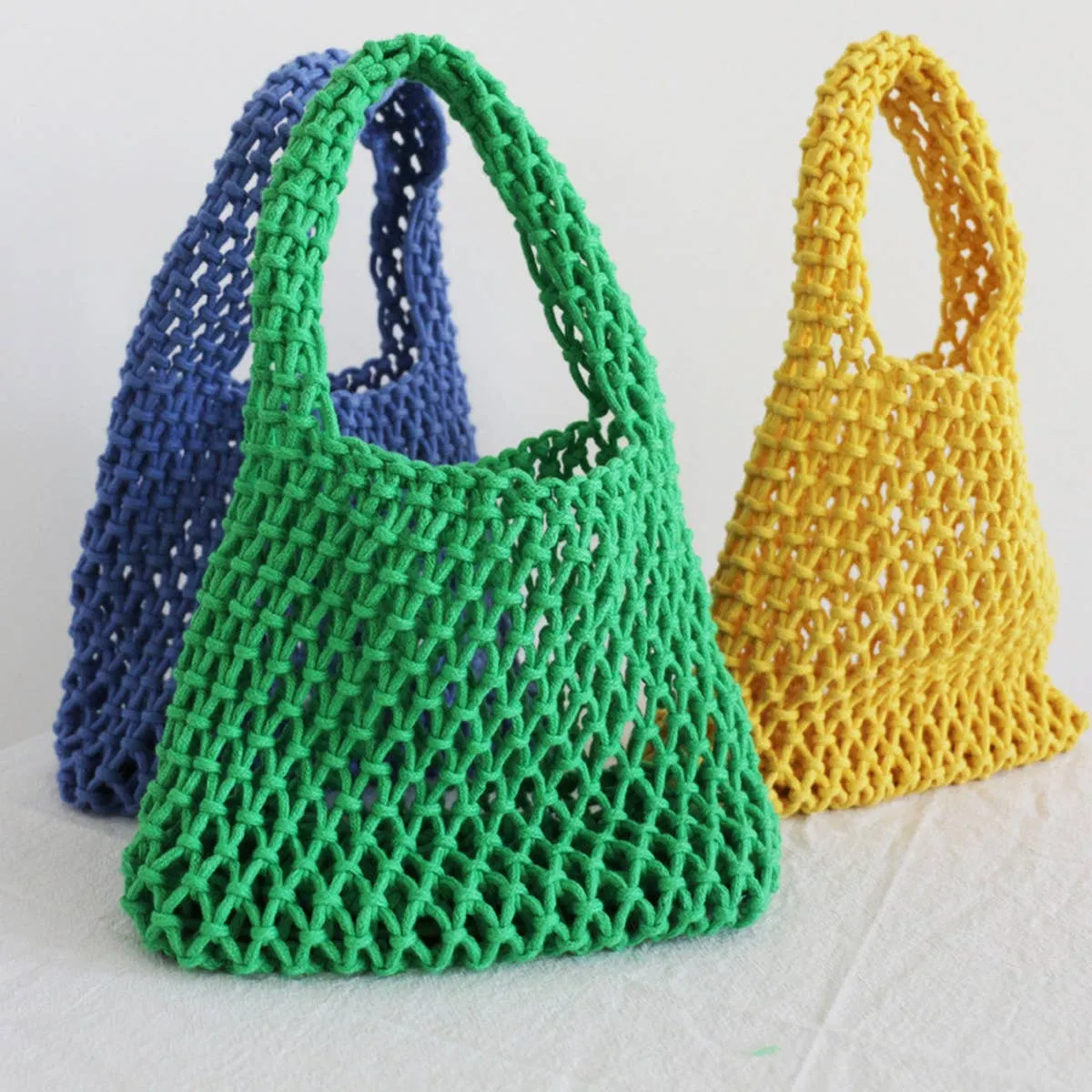 SOLID COLOR HOLLOW MESH WOVEN BUCKET BAG_CWAB1989: Black / (OS) 1