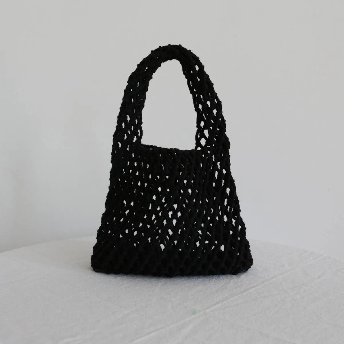 SOLID COLOR HOLLOW MESH WOVEN BUCKET BAG_CWAB1989: Black / (OS) 1