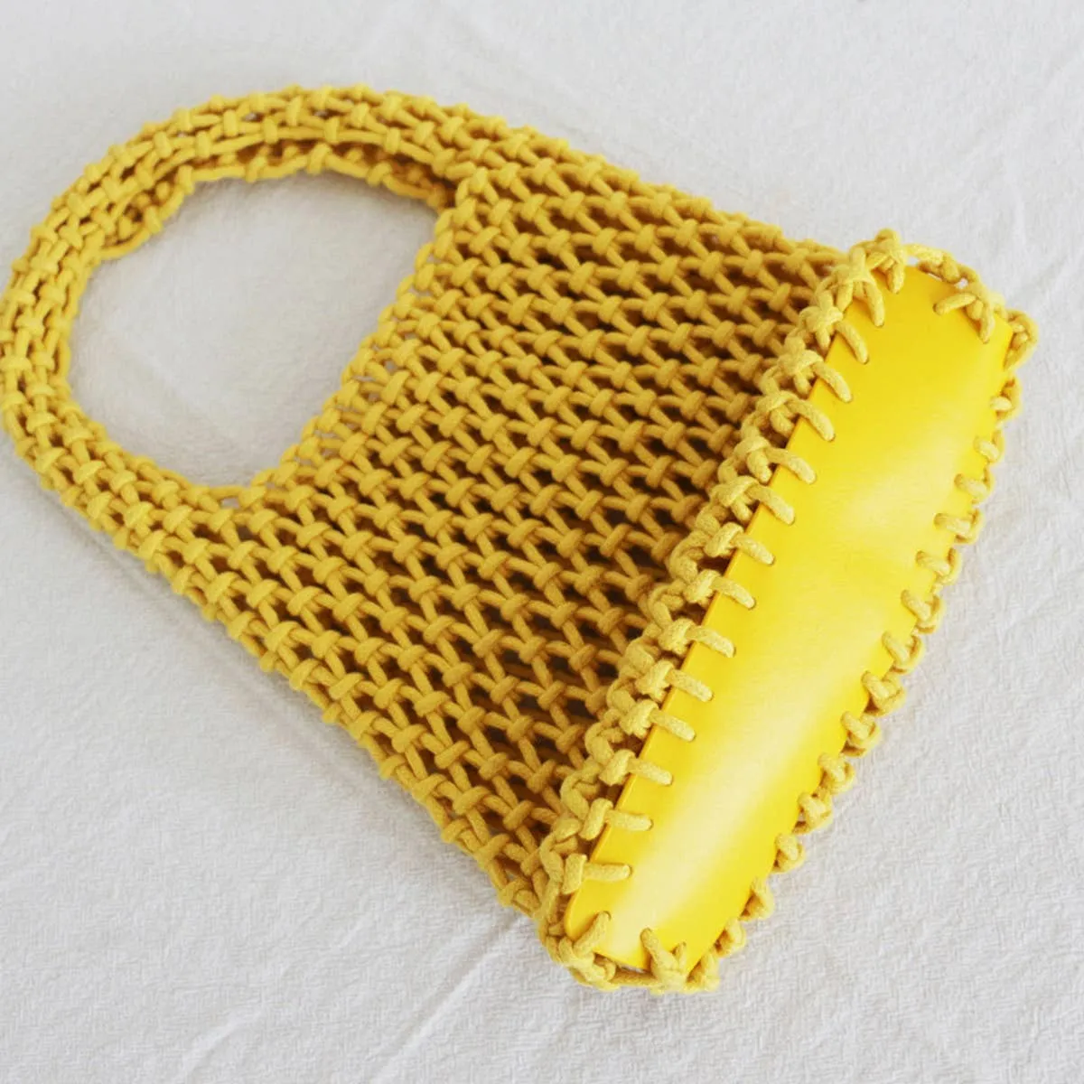 SOLID COLOR HOLLOW MESH WOVEN BUCKET BAG_CWAB1989: Black / (OS) 1