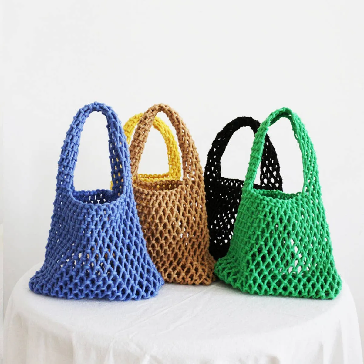 SOLID COLOR HOLLOW MESH WOVEN BUCKET BAG_CWAB1989: Black / (OS) 1