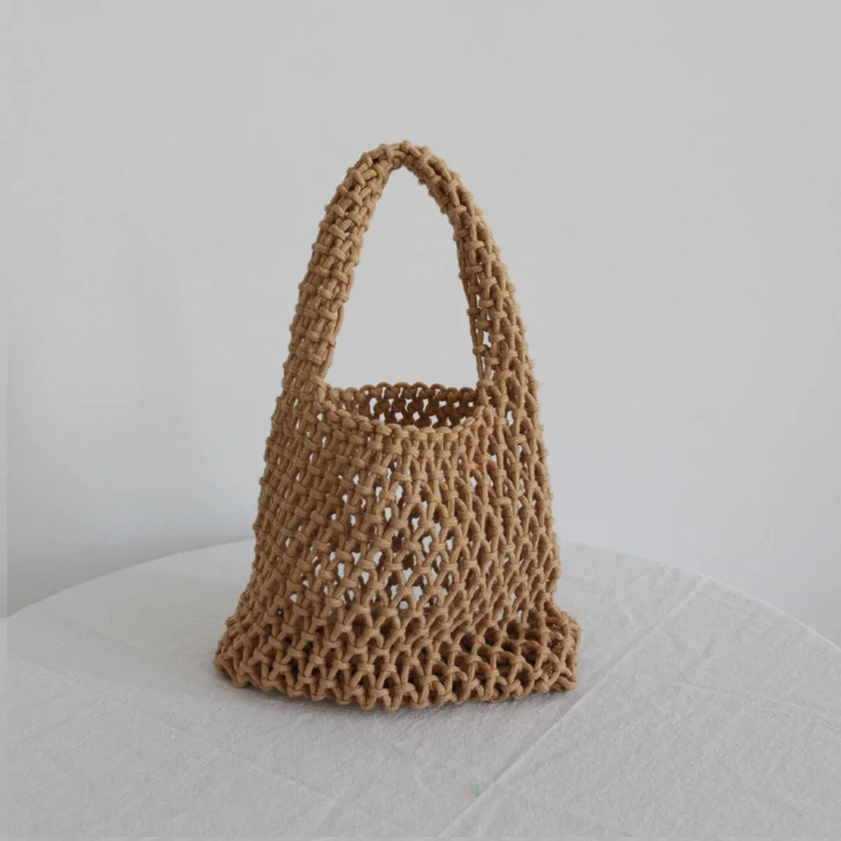 SOLID COLOR HOLLOW MESH WOVEN BUCKET BAG_CWAB1989: White / (OS) 1