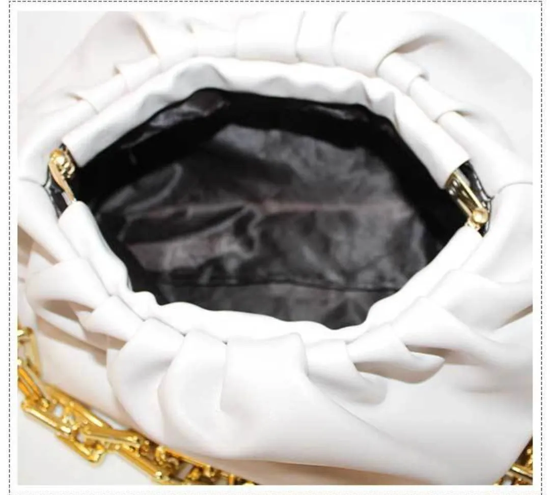 Thick chain shoulder purses.