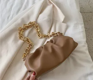 Thick chain shoulder purses.